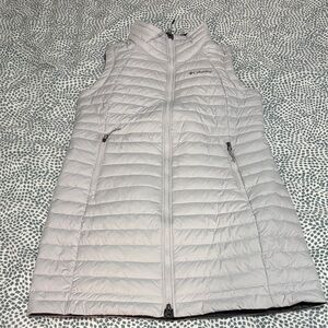 Columbia Women's Light Gray Quilted Vest never worn, pricetag removed